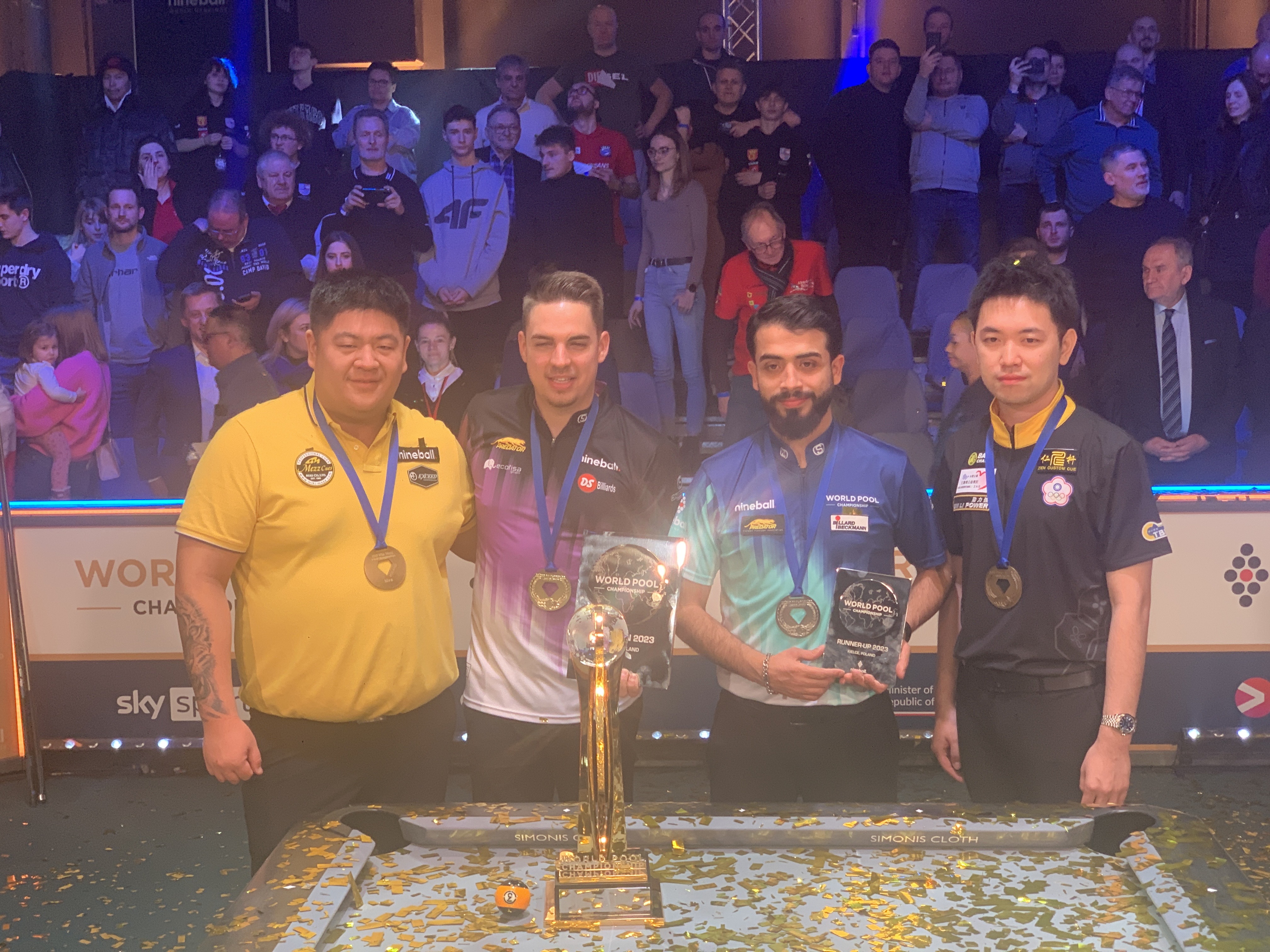 (圖)Pool player Wu Kun-lin (right) won bronze at the 2023 World Pool Championship.